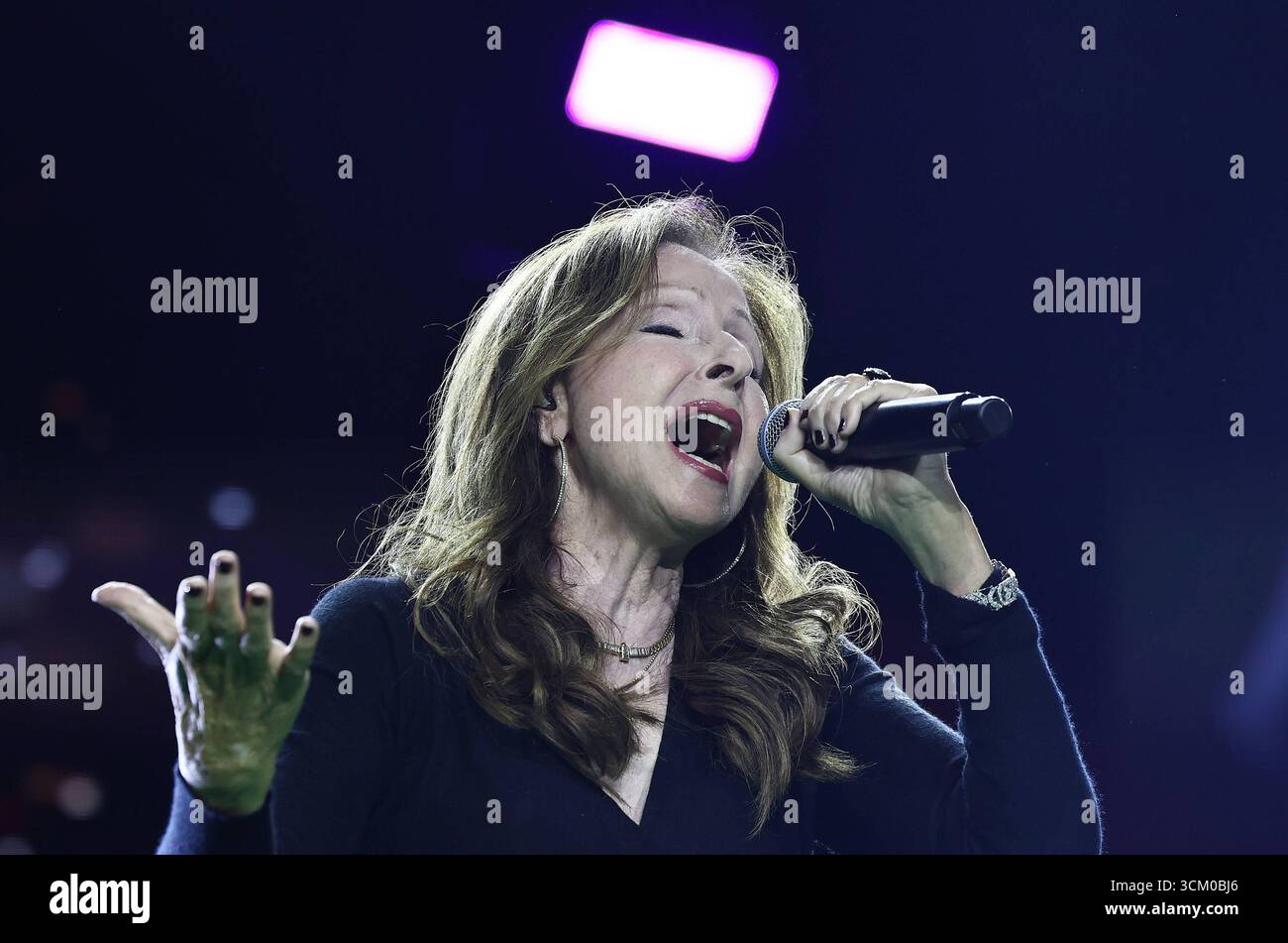 Die Schlagernacht des Jahres - Erfurt NUR FUER REDAKTIONELLE ZWECKE 13.09.2025, Erfurt, die Schlagernacht des Jahres im Bild: Vicky Leandros *** die Hit-Song-Nacht des Jahres Erfurt FÜR REDAKTIONELLE ZWECKE NUR 13 09 2025, Erfurt, die Hit-Song-Nacht des Jahres im Bild Vicky Leandros Stockfoto Die Schlagernacht des Jahres - Erfurt NUR FUER REDAKTIONELLE ZWECKE 13.09.2025, Erfurt, die Schlagernacht des Jahres im Bild: Vicky Leandros *** die Hit-Song-Nacht des Jahres Erfurt FÜR REDAKTIONELLE ZWECKE NUR 13 09 2025, Erfurt, die Hit-Song-Nacht des Jahres im Bild Vicky Leandros Stockfoto