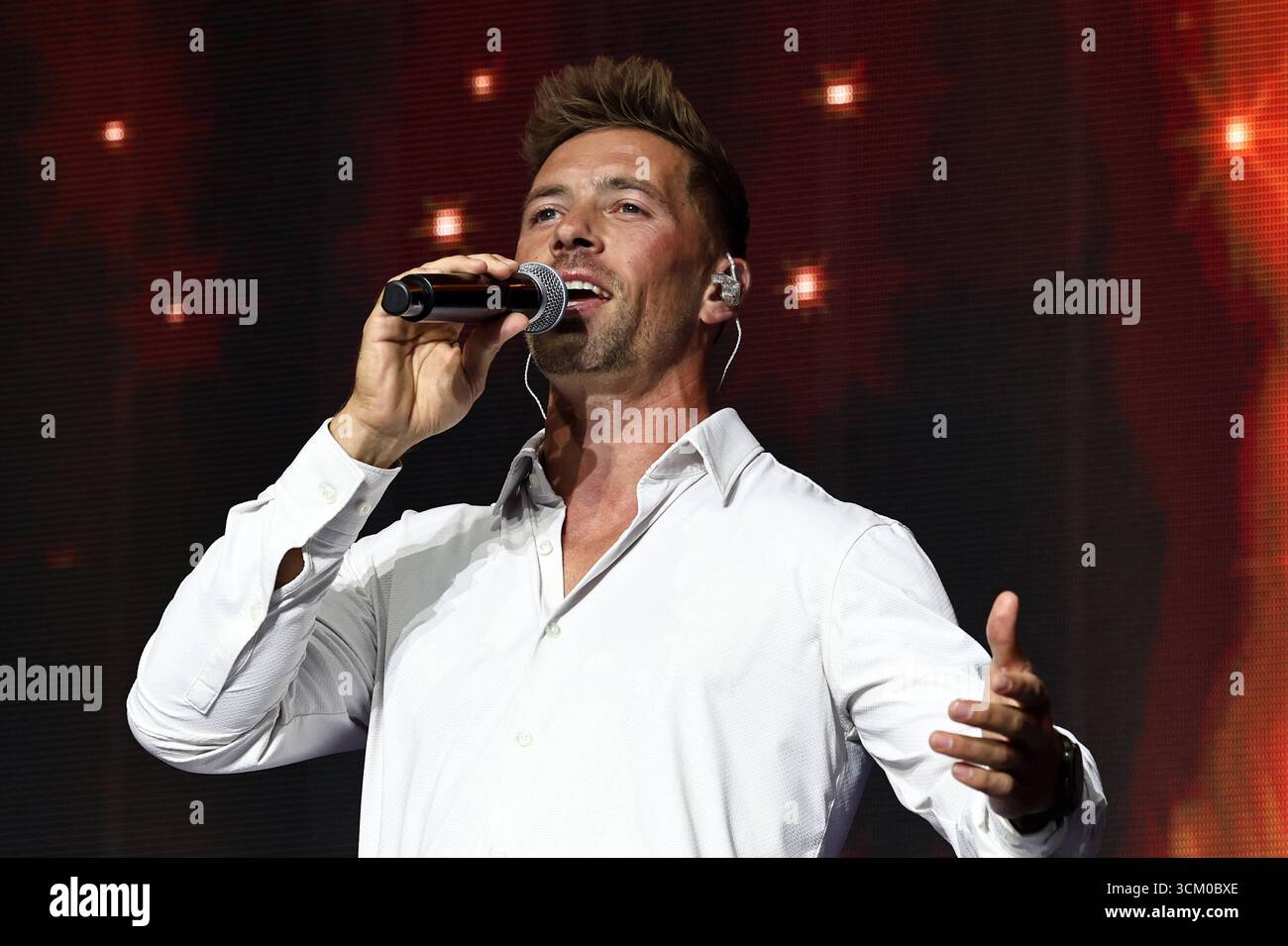 Die Schlagernacht des Jahres - Erfurt NUR FUER REDAKTIONELLE ZWECKE 13.09.2025, Erfurt, die Schlagernacht des Jahres im Bild: Ramon Roselly *** die Hit-Song-Nacht des Jahres Erfurt FÜR REDAKTIONELLE ZWECKE NUR 13 09 2025, Erfurt, die Hit-Song-Nacht des Jahres im Bild Ramon Roselly Stockfoto Die Schlagernacht des Jahres - Erfurt NUR FUER REDAKTIONELLE ZWECKE 13.09.2025, Erfurt, die Schlagernacht des Jahres im Bild: Ramon Roselly *** die Hit-Song-Nacht des Jahres Erfurt FÜR REDAKTIONELLE ZWECKE NUR 13 09 2025, Erfurt, die Hit-Song-Nacht des Jahres im Bild Ramon Roselly Stockfoto