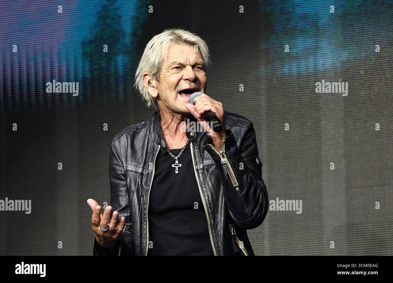 Die Schlagernacht des Jahres - Erfurt NUR FUER REDAKTIONELLE ZWECKE 13.09.2025, Erfurt, die Schlagernacht des Jahres im Bild: Matthias Reim *** die Hit-Song-Nacht des Jahres Erfurt FÜR REDAKTIONELLE ZWECKE NUR 13 09 2025, Erfurt, die Hit-Song-Nacht des Jahres im Bild Matthias Reim Stockfoto Die Schlagernacht des Jahres - Erfurt NUR FUER REDAKTIONELLE ZWECKE 13.09.2025, Erfurt, die Schlagernacht des Jahres im Bild: Matthias Reim *** die Hit-Song-Nacht des Jahres Erfurt FÜR REDAKTIONELLE ZWECKE NUR 13 09 2025, Erfurt, die Hit-Song-Nacht des Jahres im Bild Matthias Reim Stockfoto