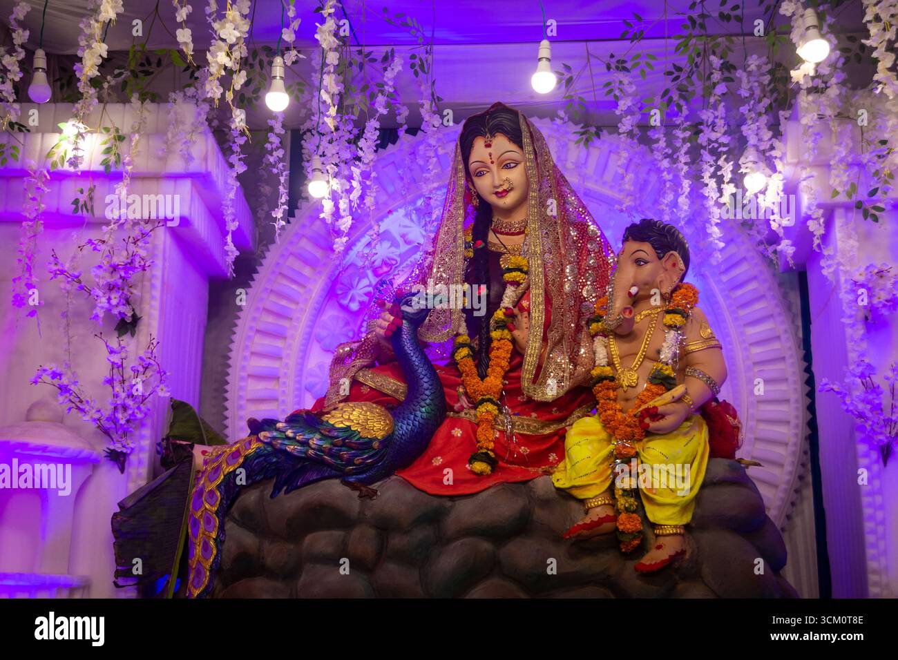 Traditionelles Idol der Göttin Parvati mit Lord Ganesha Stockfoto