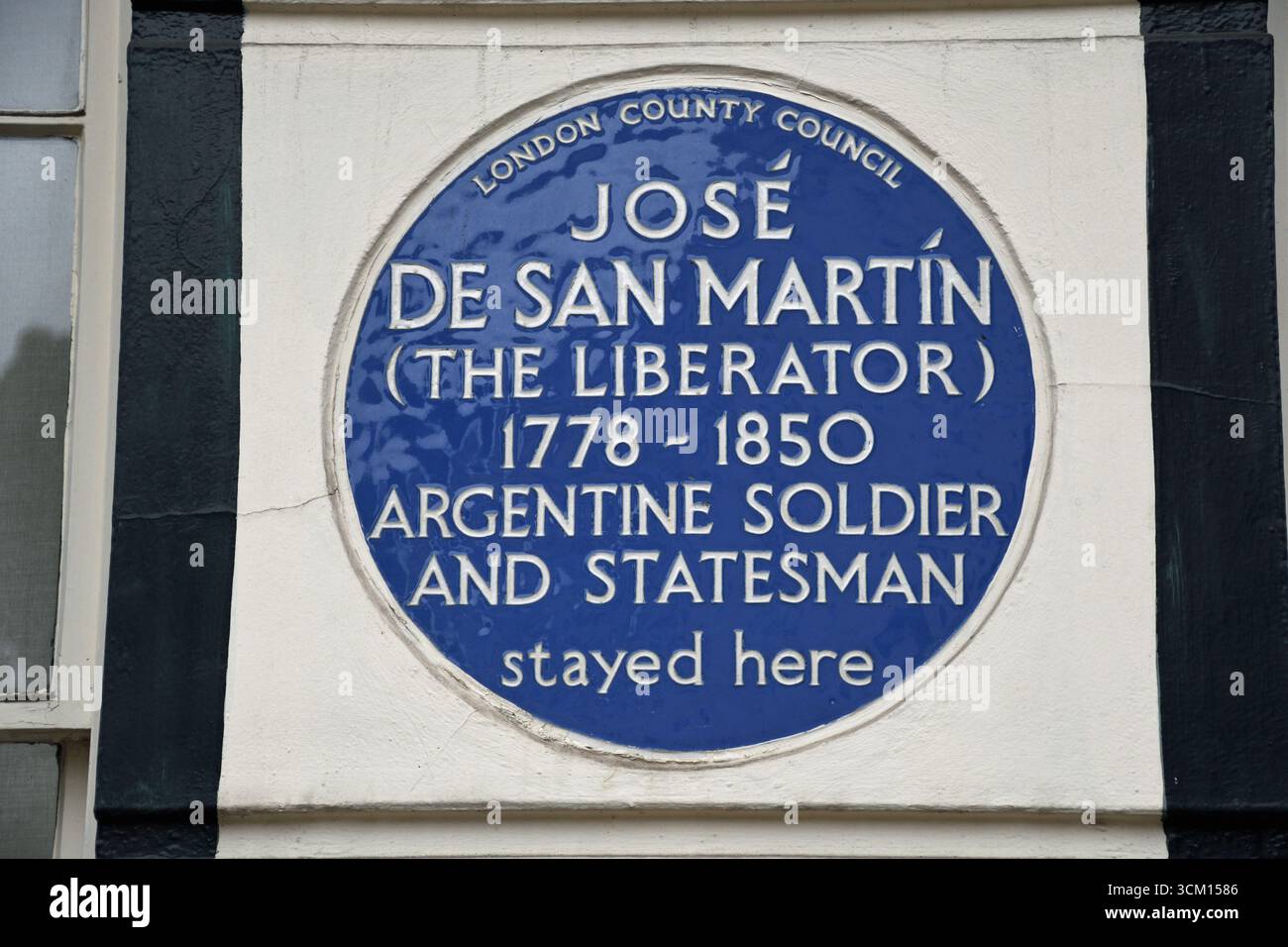 London County Council Blaue Gedenktafel, die anzeigt, wo Jose de San Martin (der Befreier – argentinischer Soldat und Staatsmann) in Maylebone, London, wohnte. Stockfoto