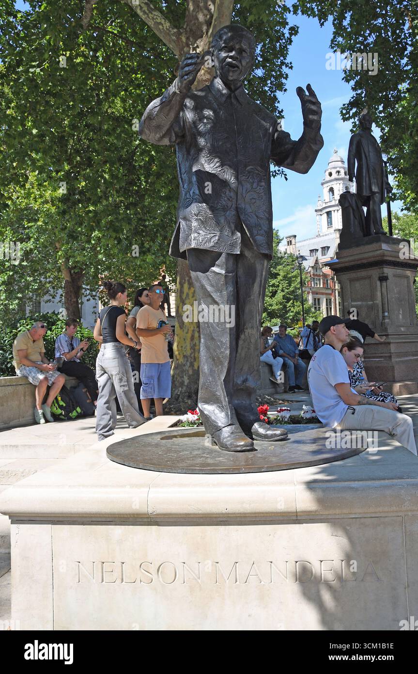 Statue von Nelson Mandela, Parliament Square, Westminster, City of Westminster, London, Vereinigtes Königreich Stockfoto