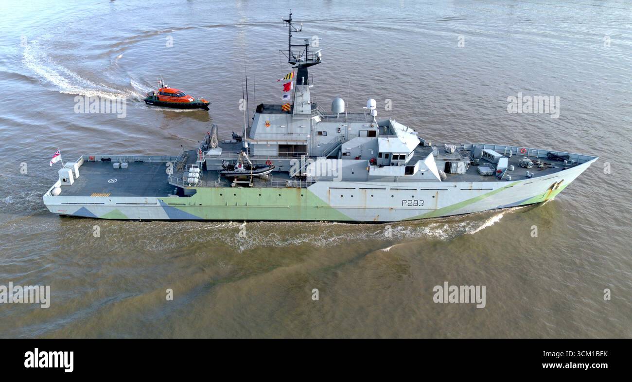 Die HMS Mersey (P283) ist ein Offshore-Patrouillenschiff der britischen Royal Navy, das am 14. Juni 2003 gestartet und am 28. November in Betrieb genommen wurde Stockfoto