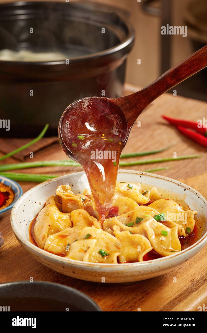 Spicy Dlöckchen in Broth - köstliche chinesische Küche, neue Bilder von Klöckchen Stockfoto
