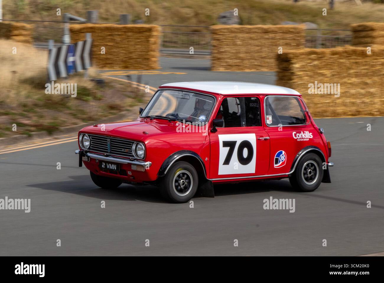 1972 70er Jahre Red Mini 1293 ccm Hot Rod, Auto Nr. 70 beim Southport Classic und Speed Sprint Revival 2025. Stockfoto