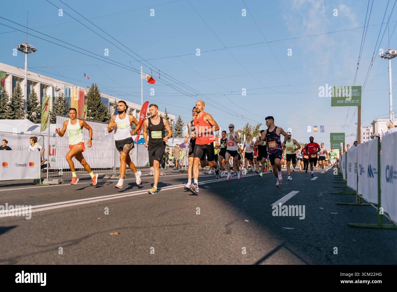 Chișinău, Moldau. September 2025. Die Läufer starten den Chisinau International Marathon. Quelle: Cristina Taranovici Stockfoto