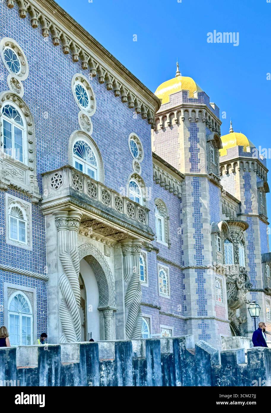 UNESCO-Weltkulturerbe Pena Palace im Naturpark Sintra-Cascais Sintra Portugal - Smartphone-aufgenommenes Stockfoto