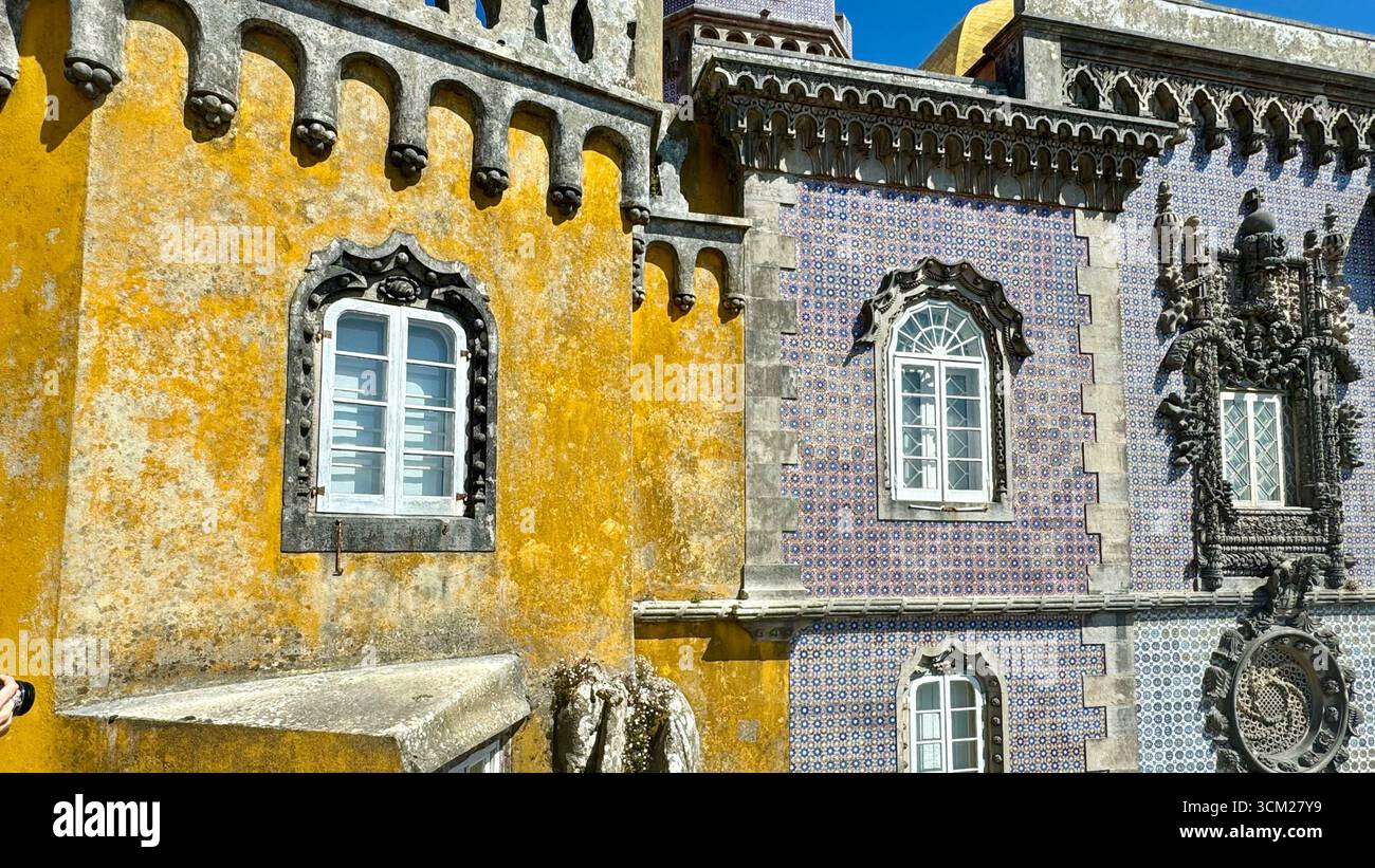 UNESCO-Weltkulturerbe Pena Palace im Naturpark Sintra-Cascais Sintra Portugal - Smartphone-aufgenommenes Stockfoto