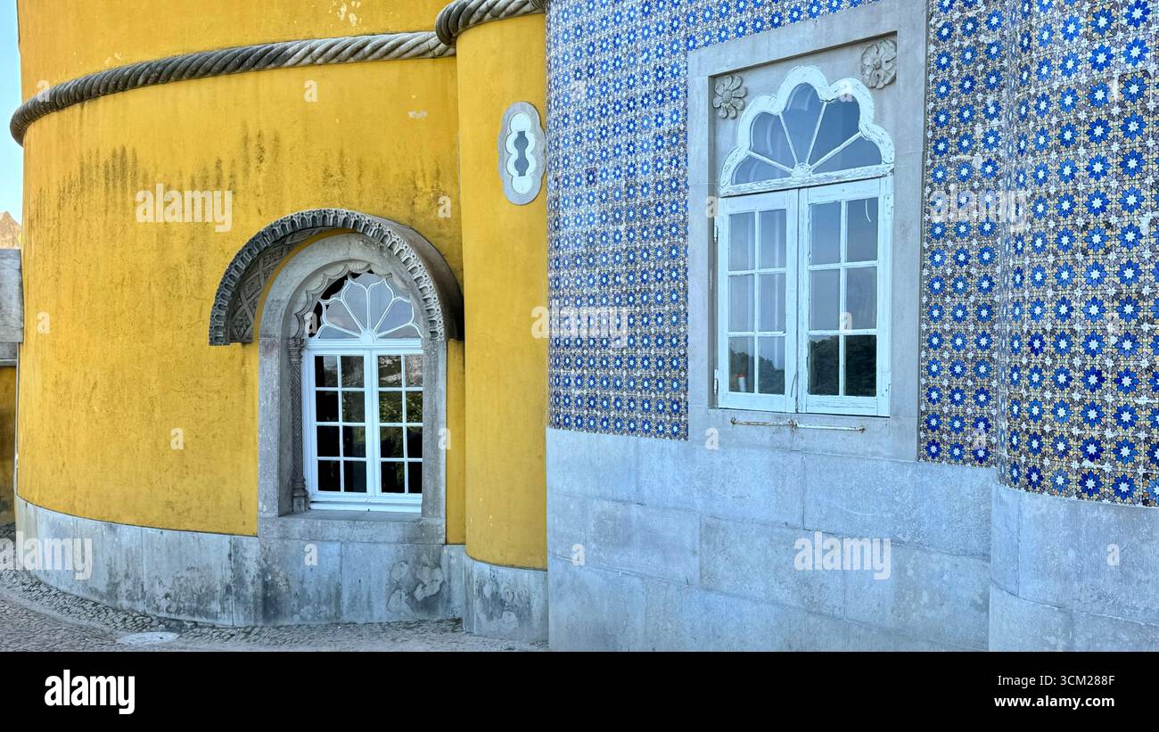 UNESCO-Weltkulturerbe Pena Palace im Naturpark Sintra-Cascais Sintra Portugal - Smartphone-aufgenommenes Stockfoto