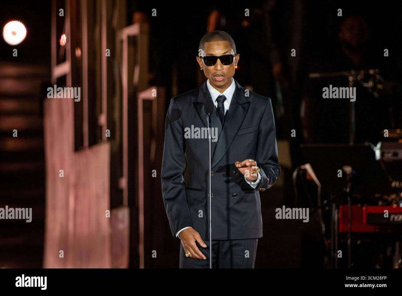 Vatikanstadt, Vatikan, am 13. September 2025. Pharrell Williams tritt auf der Bühne während der Veranstaltung „Grace for the World“ auf dem Petersplatz auf. Credits: Stefano Costantino TTL / Alamy Live News Stockfoto