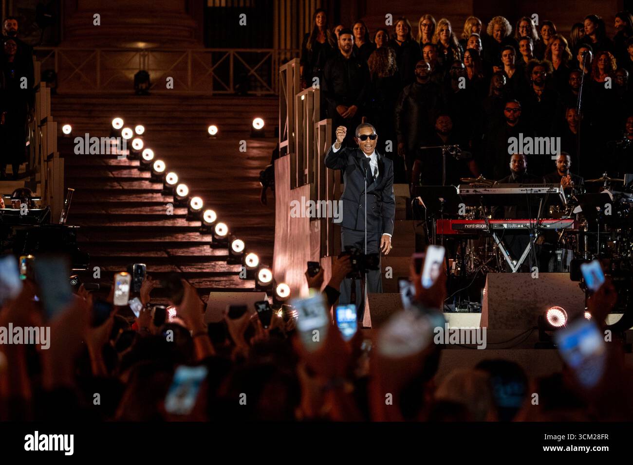 Vatikanstadt, Vatikan, am 13. September 2025. Pharrell Williams tritt auf der Bühne während der Veranstaltung „Grace for the World“ auf dem Petersplatz auf. Credits: Stefano Costantino TTL / Alamy Live News Stockfoto