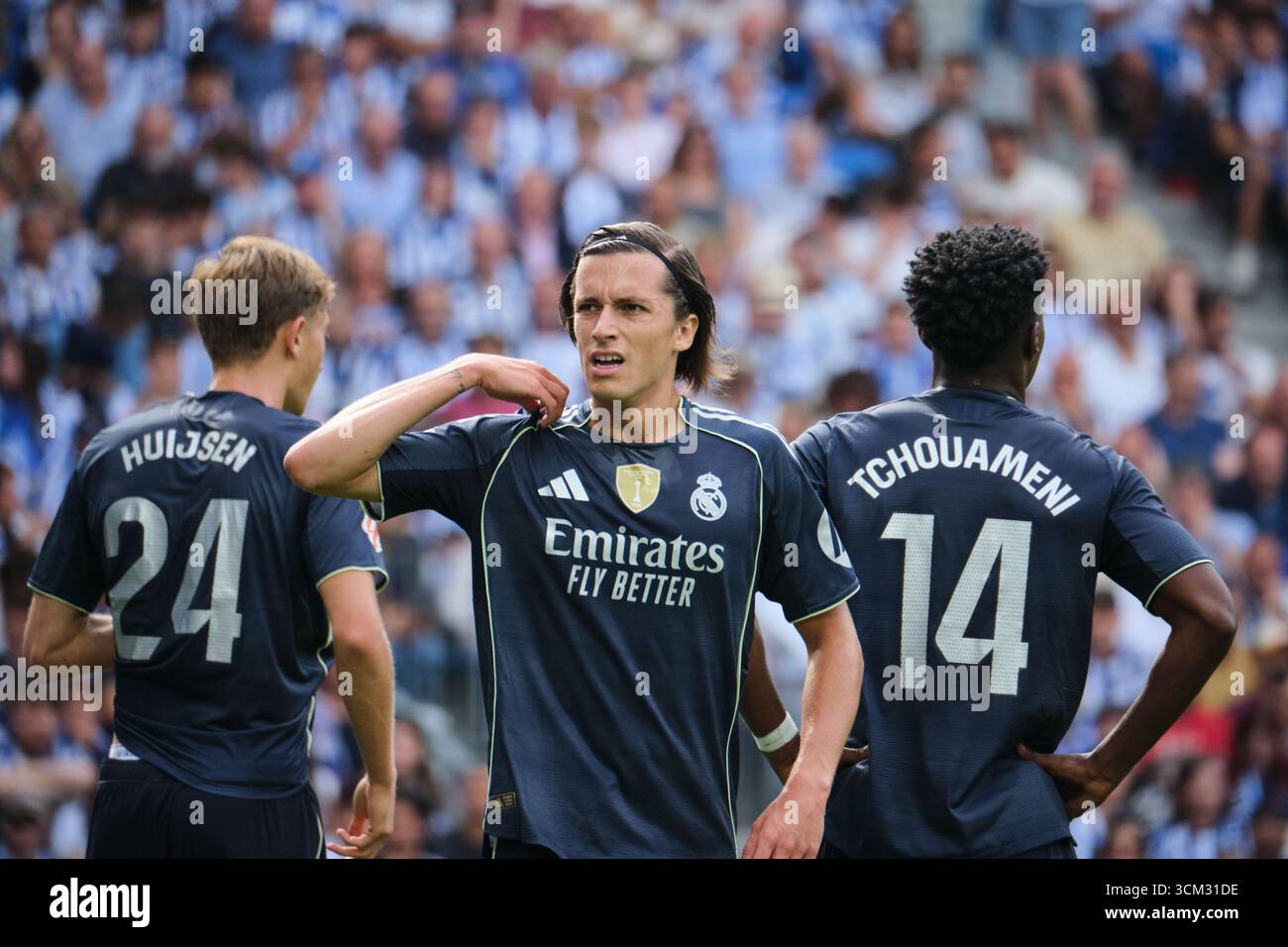 Donostia / San Sebastián, Gipuzkoa, Spanien - 13. September 2025: Álvaro Carreras von Real Madrid im Spiel Real Sociedad gegen Real Madrid, Teil der spanischen LaLiga EA Sports, im Anoeta-Stadion. Quelle: Rubén Gil/Alamy Live News. Stockfoto