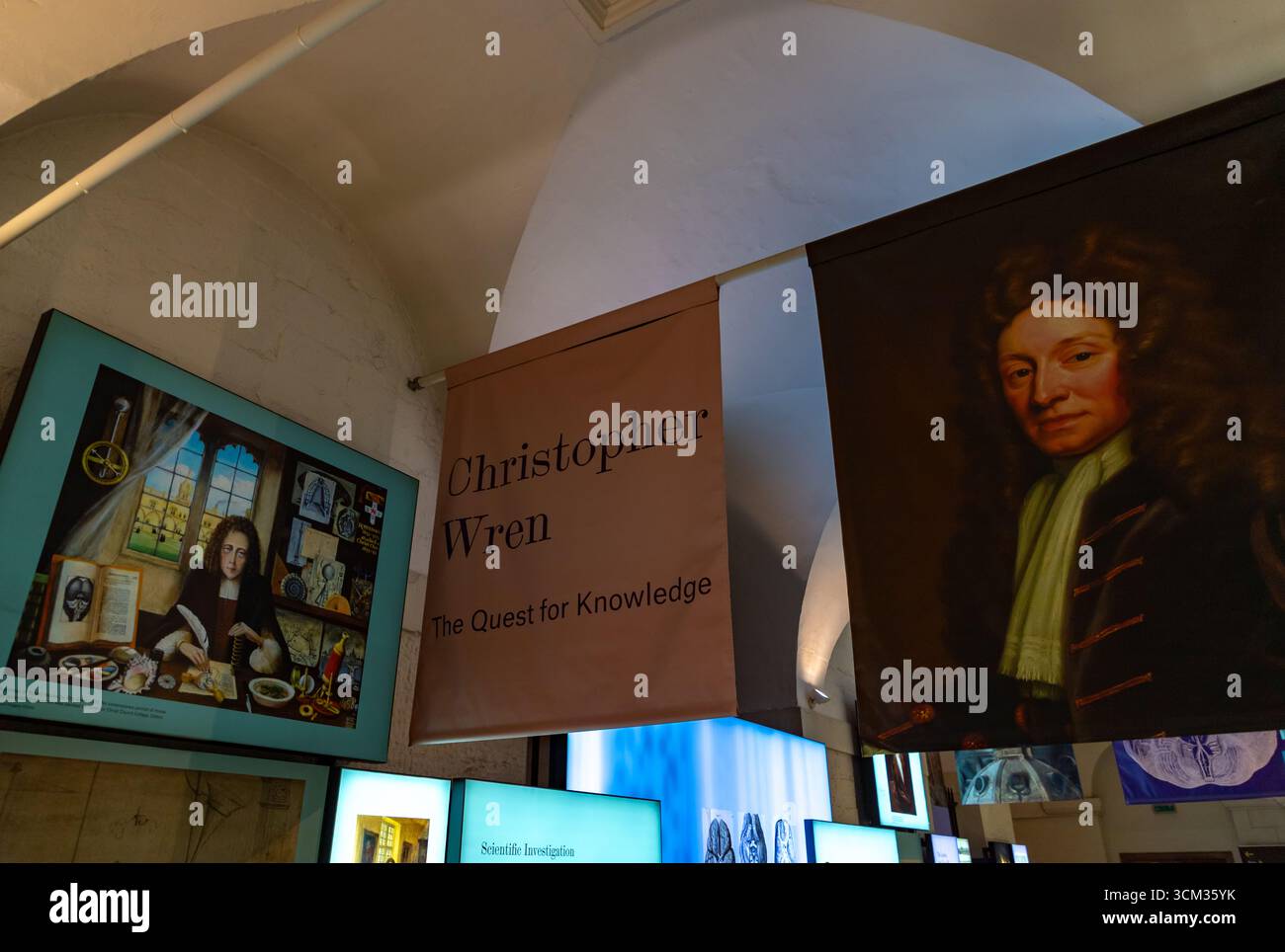 Ein Bild einer Ausstellung über Sir Christopher Wren FRS in der Krypta der St. Paul's Cathedral, London. Stockfoto