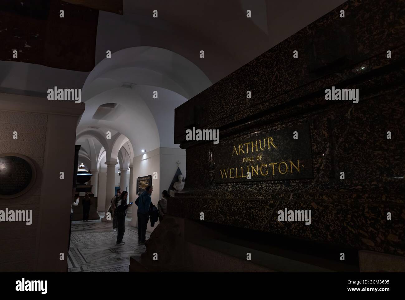 Ein Bild des Grabes von Arthur Wellesley, 1. Duke of Wellington, in der Krypta der St. Paul's Cathedral, London. Stockfoto