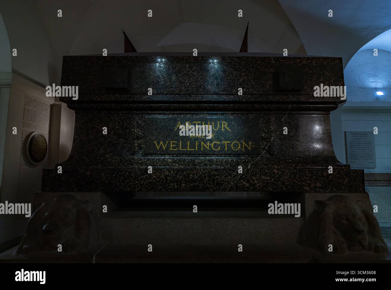 Ein Bild des Grabes von Arthur Wellesley, 1. Duke of Wellington, in der Krypta der St. Paul's Cathedral, London. Stockfoto