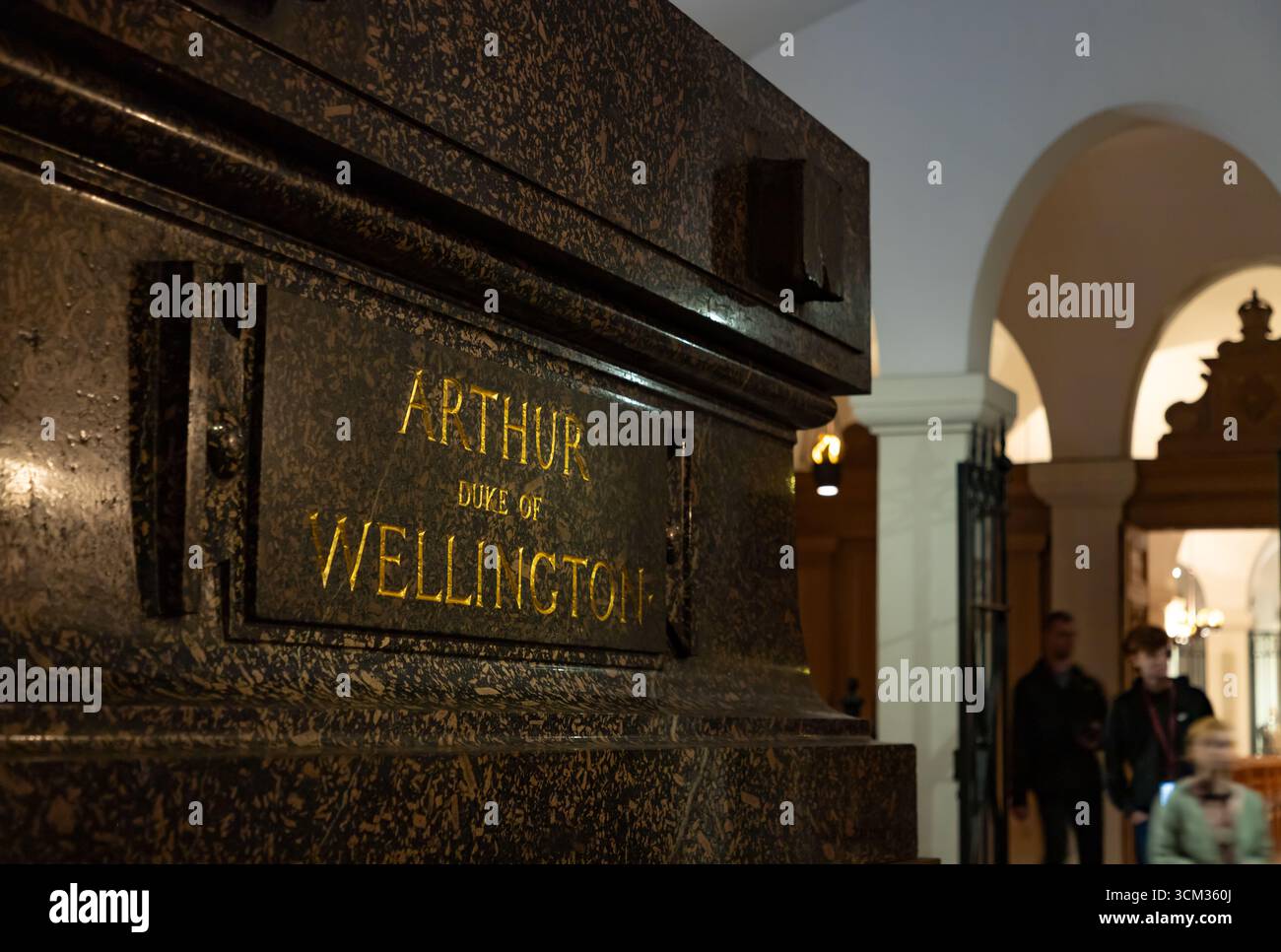 Ein Bild des Grabes von Arthur Wellesley, 1. Duke of Wellington, in der Krypta der St. Paul's Cathedral, London. Stockfoto