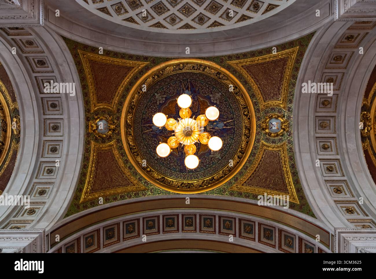 Ein Bild des Innenraums der St. Paul's Cathedral in London. Stockfoto