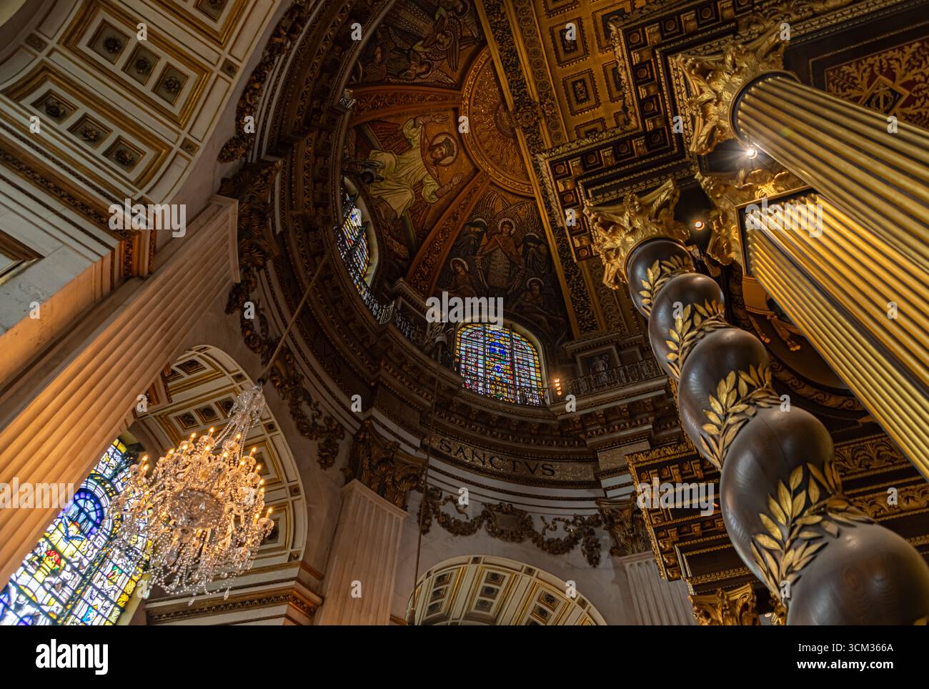 Ein Bild des Innenraums der St. Paul's Cathedral in London. Stockfoto