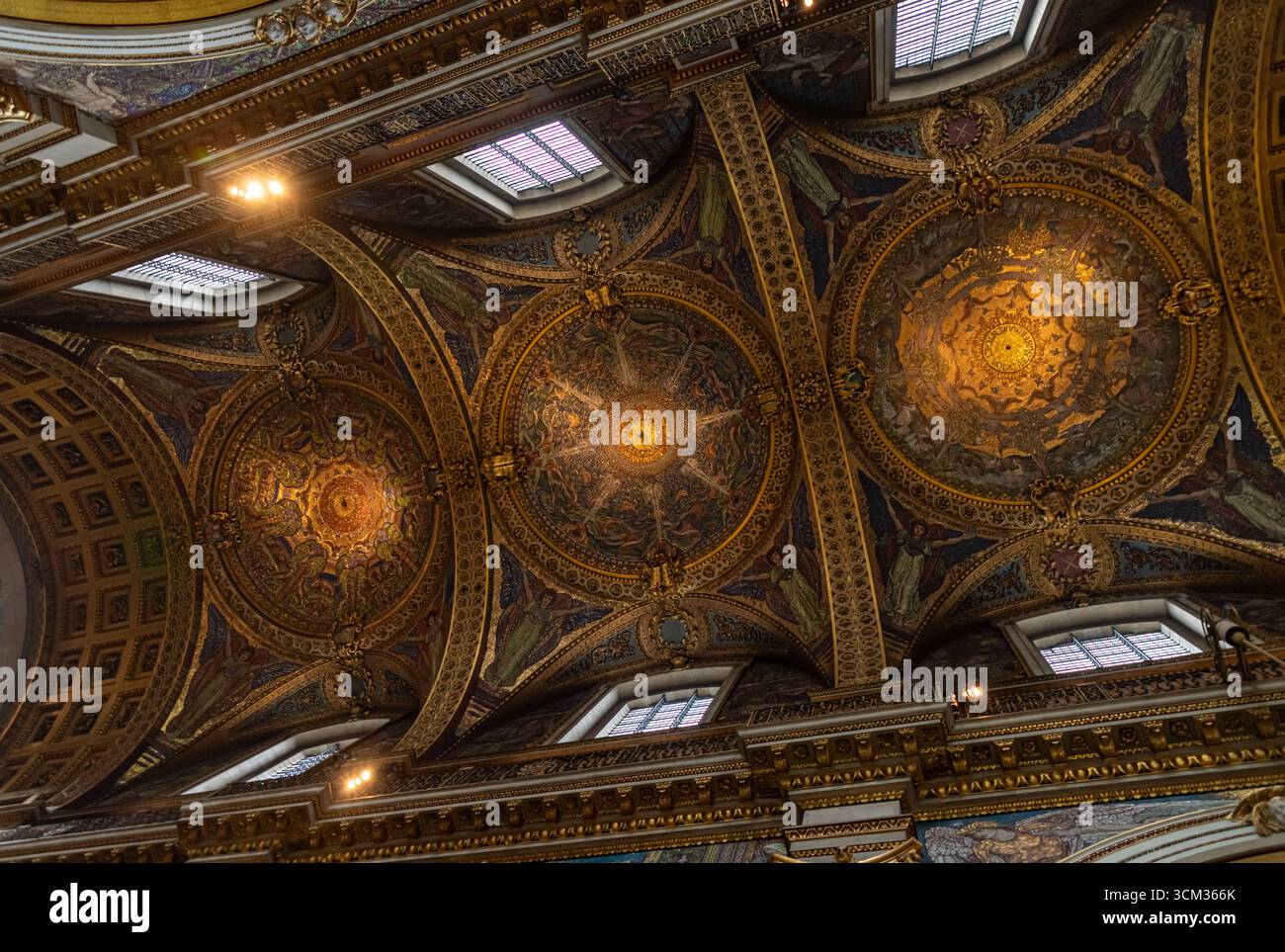Ein Bild des Innenraums der St. Paul's Cathedral in London. Stockfoto