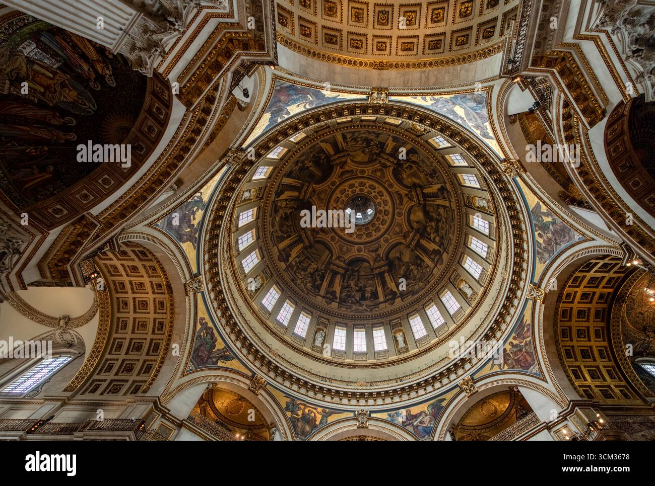 Ein Bild des Innenraums der St. Paul's Cathedral in London. Stockfoto