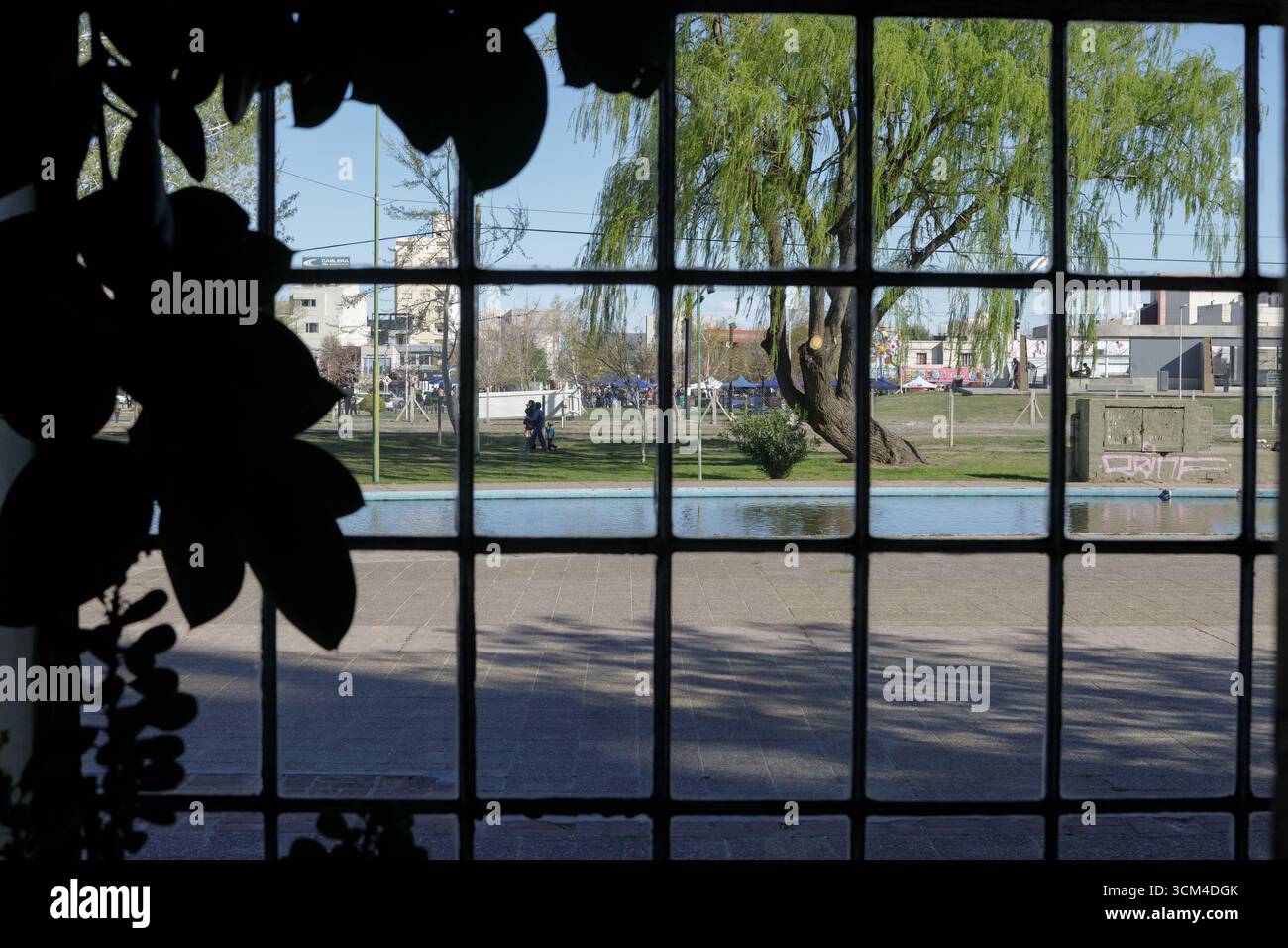 Altes Fenster des Confluencia Museums in der Stadt Neuquén Stockfoto