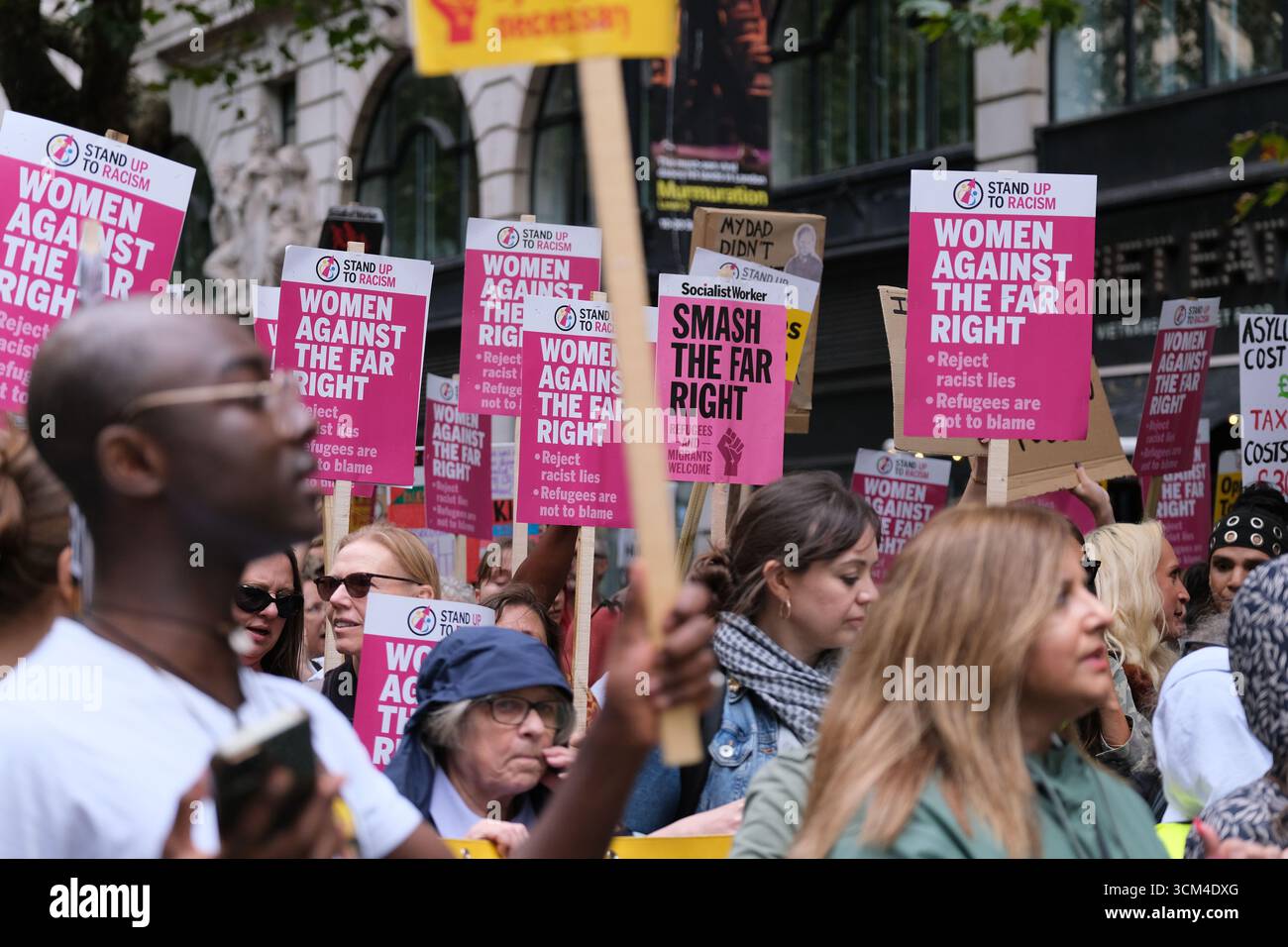 Editorial Images from the National Demonstration – Marsch gegen Tommy Robinson, London, 13. September 2025. Die Berichterstattung umfasst Demonstranten, Banner, Reden Stockfoto