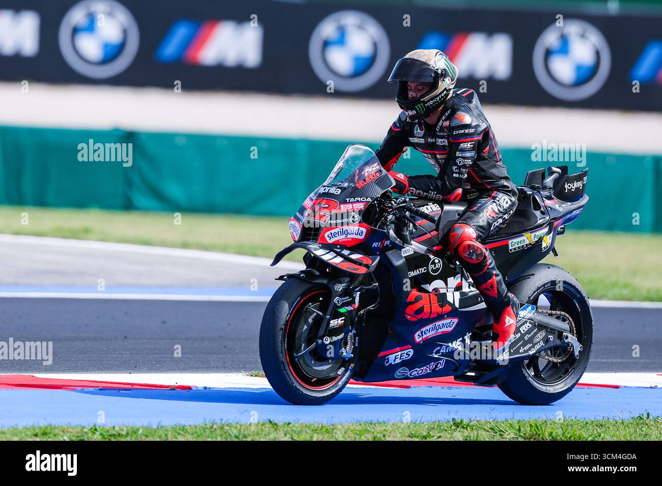 Misano Adriatico, Italien. September 2025. Marco Bezzecchi aus Italien und Aprilia Racing, die während des MotoGP GP16 Red Bull Grand Prix von San Marino und der Rimini Riviera zu sehen waren - Rennen auf dem Misano World Circuit Marco Simoncelli Credit: dpa/Alamy Live News Stockfoto