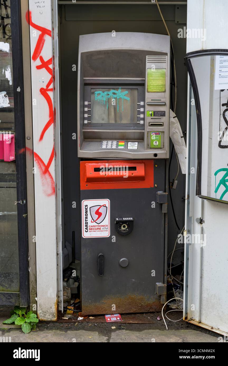 Ein eröffneter Geldautomat in der Cashzone, St. Vincent Place, Glasgow, Schottland, Großbritannien Stockfoto