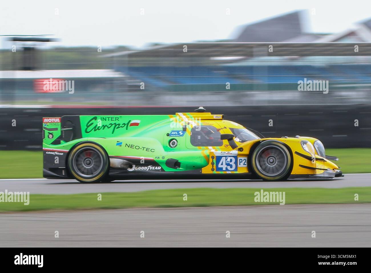 Silverstone, Vereinigtes Königreich. September 2025. Das europäische Le Mans-Auto des Inter Europol-Wettbewerbs, das von Jakub Smiechowski, Tom Dillmann und Nick Yelloly in der LMP2 Pro/am-Kategorie in Silverstone gefahren wird. Quelle: Clive Stapleton/Alamy Live News Stockfoto