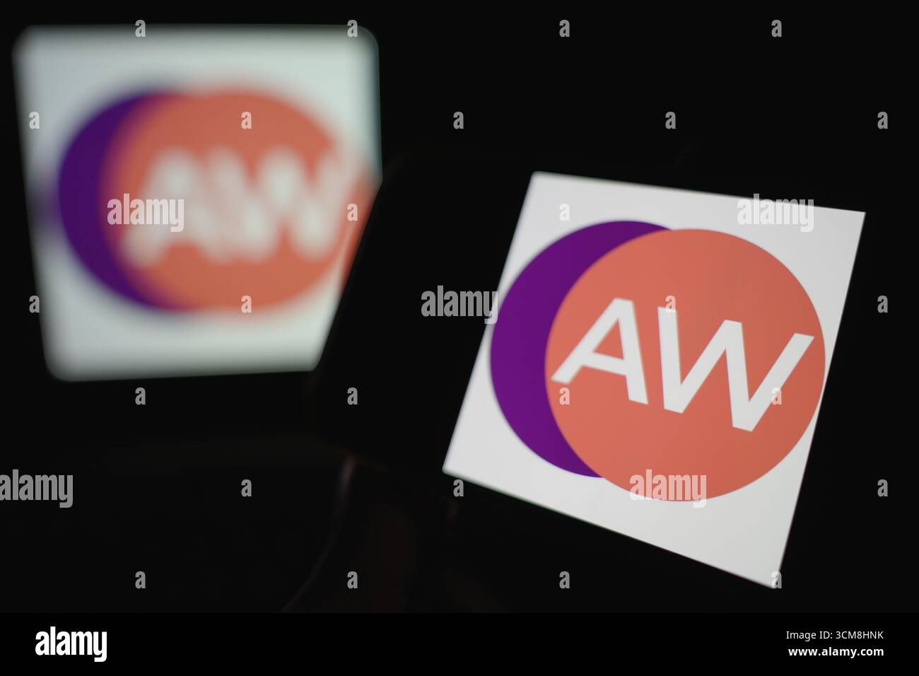 Roosendaal, Niederlande – 14. September 2025: Gerätebildschirm mit dem Firmenlogo von Alliance Witan. Stockfoto