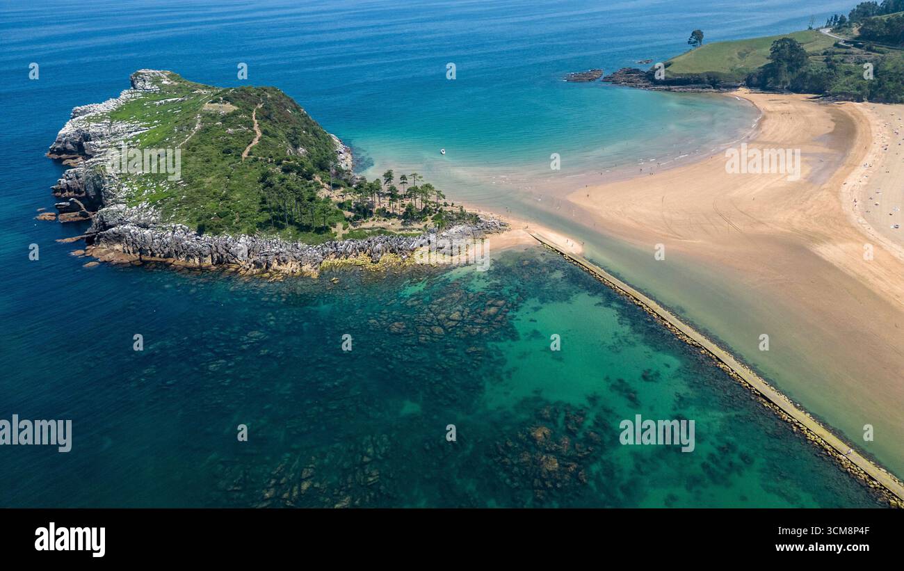 Sandbänke und Küsteninsel an der Flussmündung Stockfoto