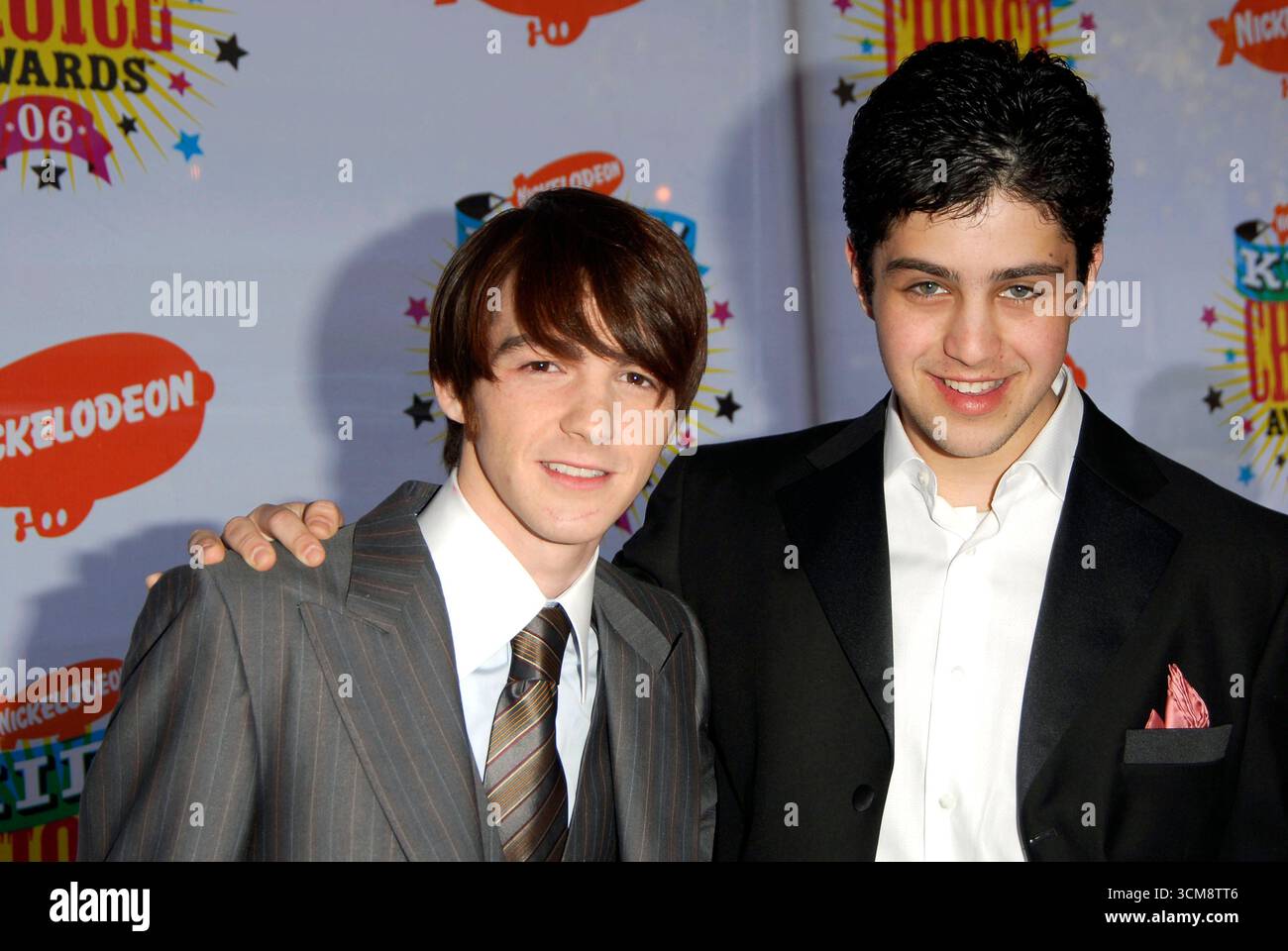 Drake Bell und Josh Peck bei den 19. Nickelodeon Kids Choice Awards, die am 1. April 2006 im Pauley Pavillion auf dem UCLA Campus in Los Angeles stattfanden Stockfoto Drake Bell und Josh Peck bei den 19. Nickelodeon Kids Choice Awards, die am 1. April 2006 im Pauley Pavillion auf dem UCLA Campus in Los Angeles stattfanden Stockfoto