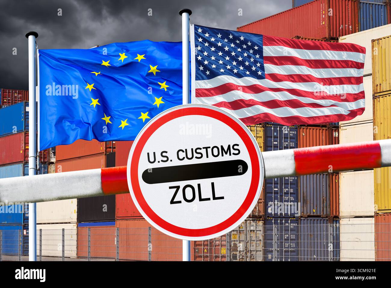 Zollschild mit Aufschrift U.S. Customs - Customs vor gestapelten Containern und US- und EU-Flagge, symbolisches Foto Zollstreitigkeiten und Zollabkommen zwischen EU und USA, Fotomontage Stockfoto