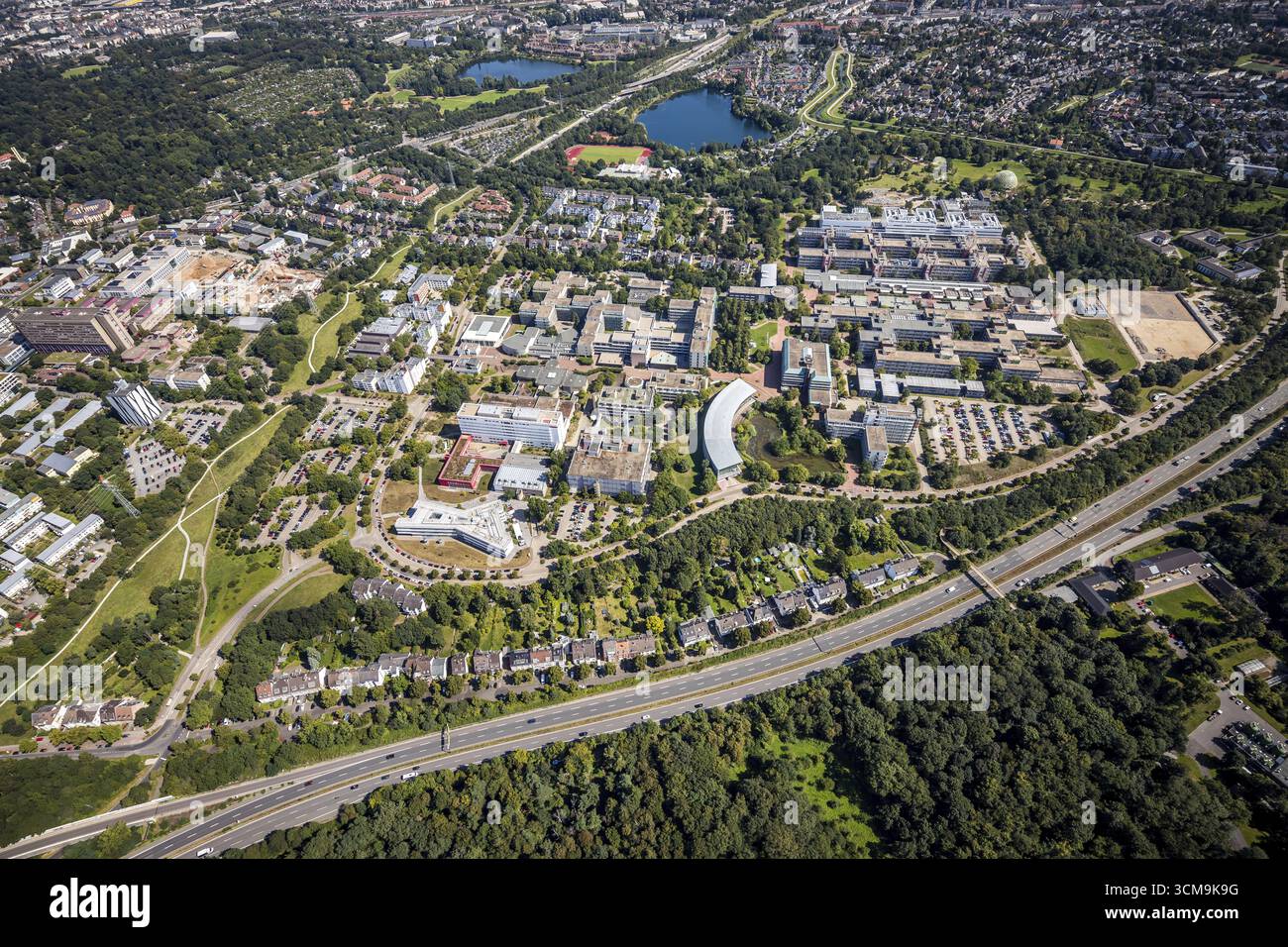Luftaufnahme, Heinrich-Heine-Universität im Bezirk Bilk in Düsseldorf, Rheinland, Nordrhein-Westfalen, Deutschland, Bildung, Bildungsinstitut Stockfoto
