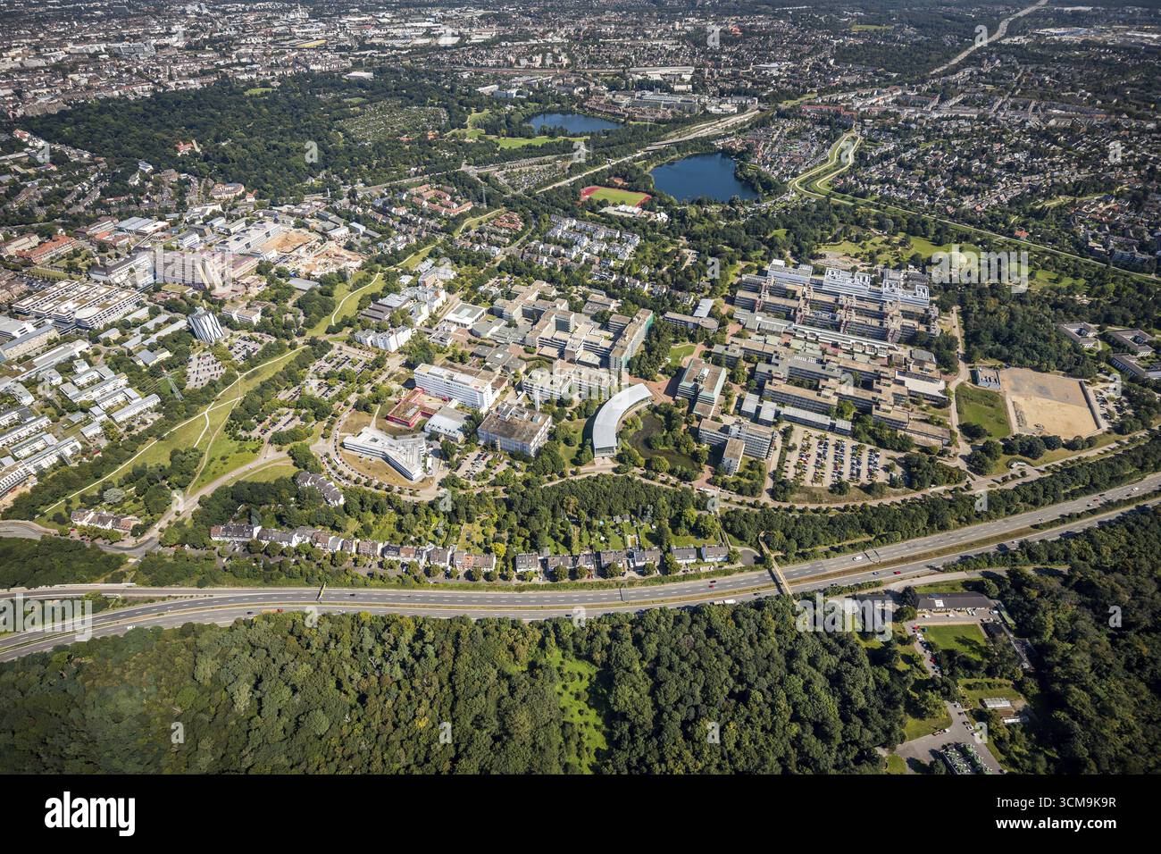Luftaufnahme, Heinrich-Heine-Universität im Bezirk Bilk in Düsseldorf, Rheinland, Nordrhein-Westfalen, Deutschland, Bildung, Bildungsinstitut Stockfoto