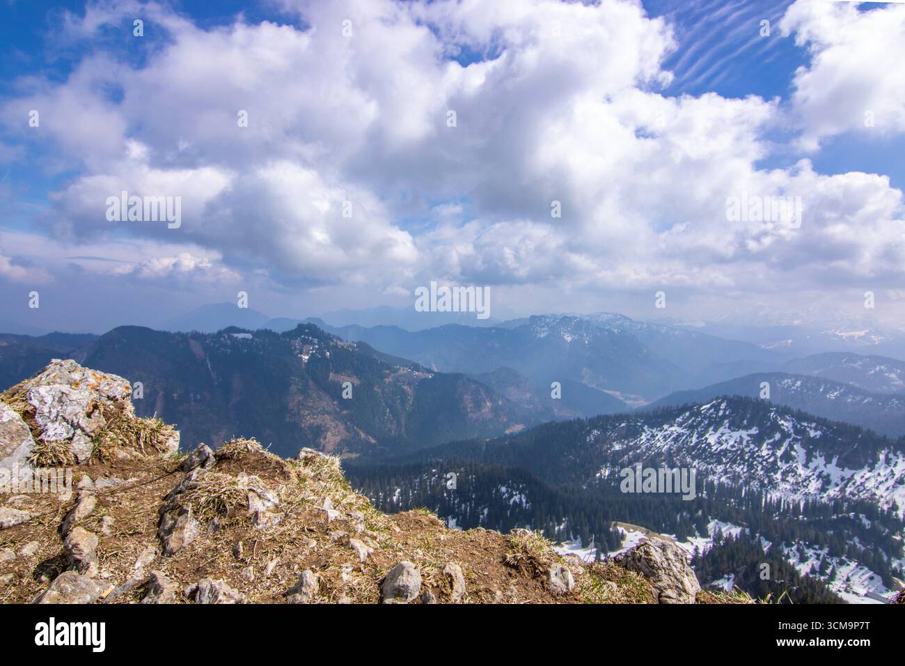 Berglandschaft, Landschaftsfoto eines Aufstiegs im Frühling in den deutschen Alpen Stockfoto