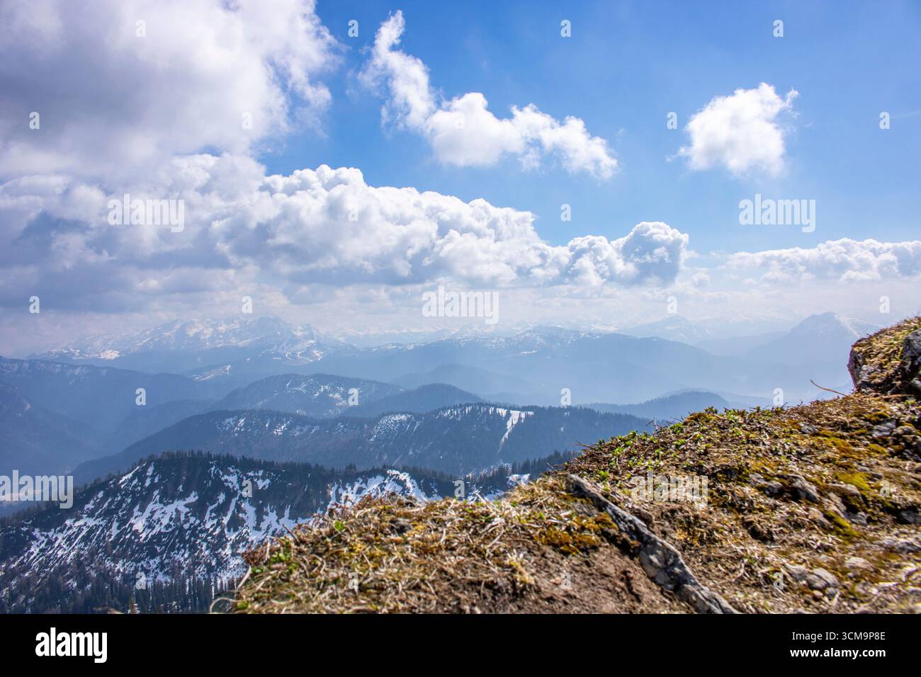 Berglandschaft, Landschaftsfoto eines Aufstiegs im Frühling in den deutschen Alpen Stockfoto