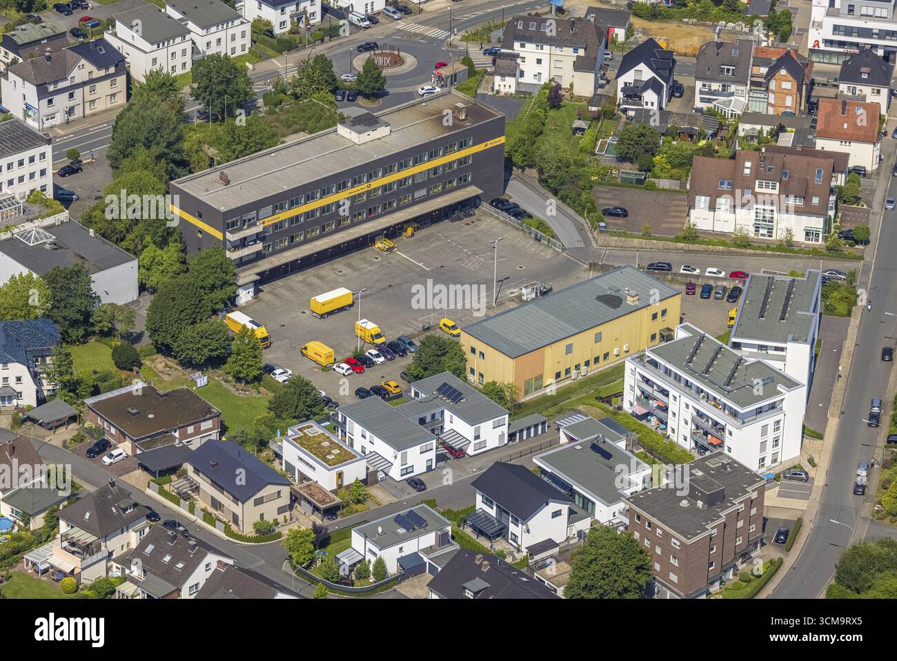 Luftbild, Deutsch Post Postbank, Neheim, Arnsberg, Sauerland, Nordrhein-Westfalen, Deutschland, DE, Europa, Hochsauerlandkreis, Luftaufnahme, Luftaufnahme Stockfoto