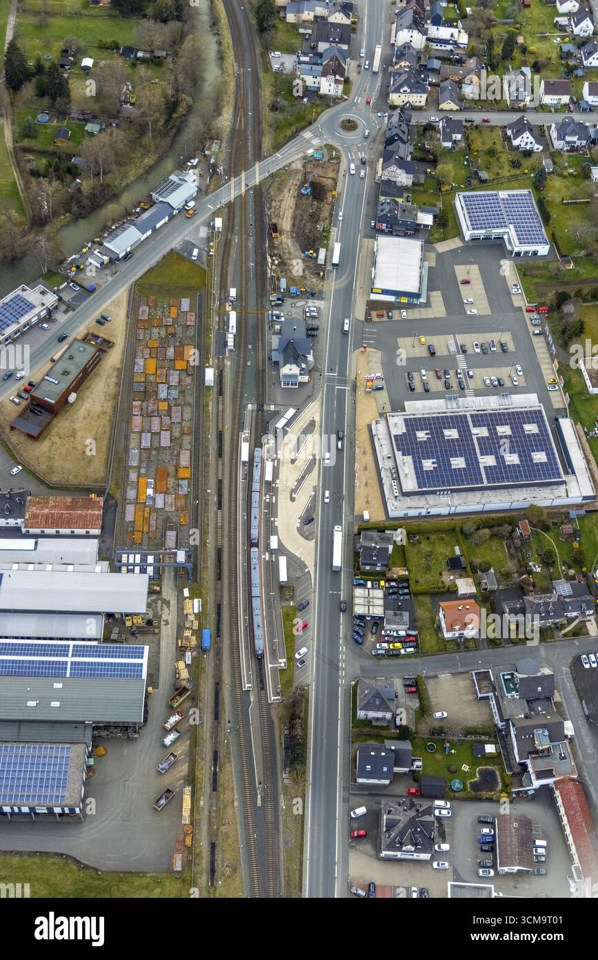 Luftaufnahme, Bahnhof Bad Laasphe, Siegerland, Nordrhein-Westfalen, Deutschland, Bad Laasphe, Bahngleise, Bahnhof, DE, DTB Dachtechn Stockfoto