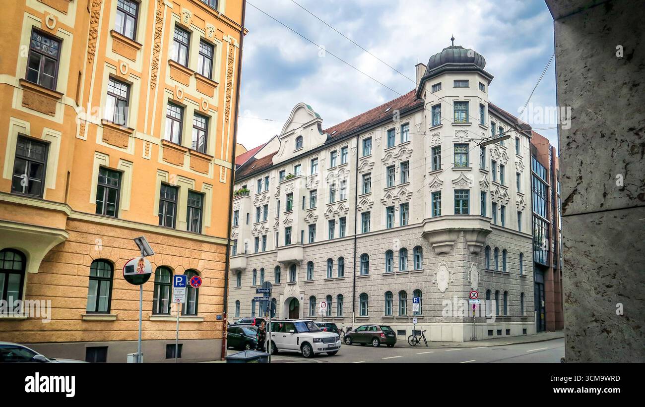 Eckgebäude im barocken Jugendstilstil in Lehel in München. Stockfoto