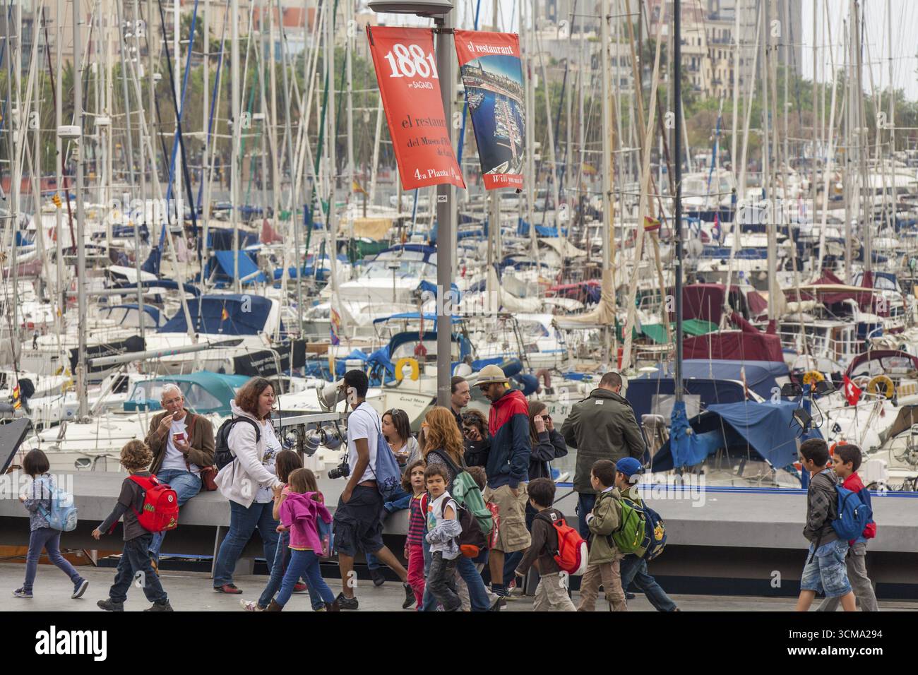 Port Vell, alter Hafen, Touristenyachten, Segelboote, Barcelona, Katalonien, Spanien, Europa, Stadtbesichtigung, Tourismus, Stadtbesichtigung Europa, Katalonien, Stadtbesichtigung Stockfoto
