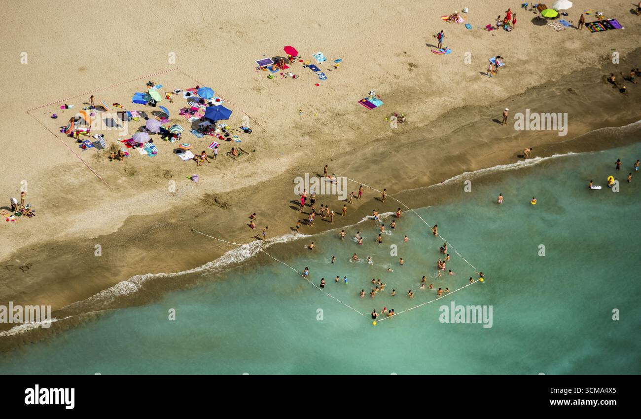 Strandleben an der Mittelmeerküste von Frontinan bei Montpellier, abgeschlossener Badebereich, gesicherter Badebereich, Frontignan, Frankreich, Languedoc-RO Stockfoto