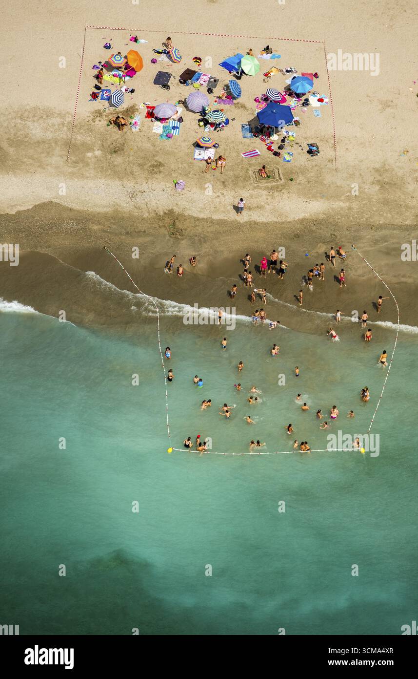 Strandleben an der Mittelmeerküste von Frontinan bei Montpellier, abgeschlossener Badebereich, gesicherter Badebereich, Frontignan, Frankreich, Languedoc-RO Stockfoto