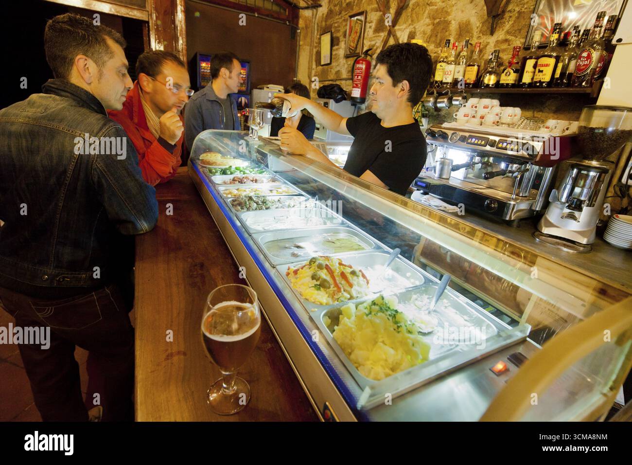 Tapas Bar, Tapas Bar in Barcelona, Barcelona, Stadtbesichtigung, Tourismus, Katalonien, Spanien, Europa, Europa, Stadtbesichtigung, Katalonien, Stadttourismus, Tourismusstadt nach Stockfoto