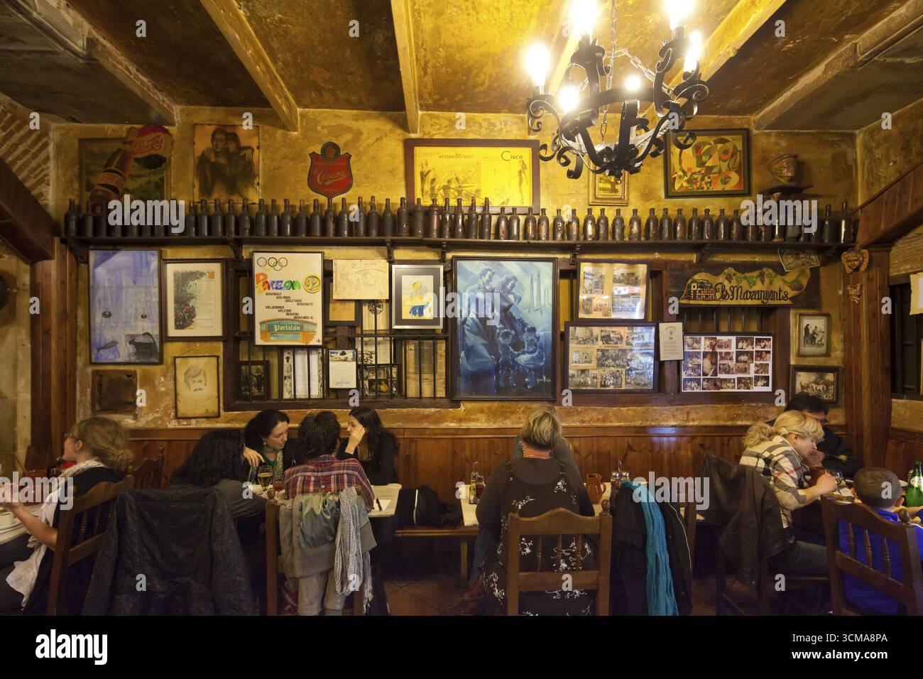 Tapas Bar in Barcelona, Barcelona, Stadtbesichtigung, Tourismus, Katalonien, Spanien, Europa, Europa, Stadtbesichtigung, Katalonien, Stadttourismus, Stadtrundfahrt durch Tourismus Stockfoto