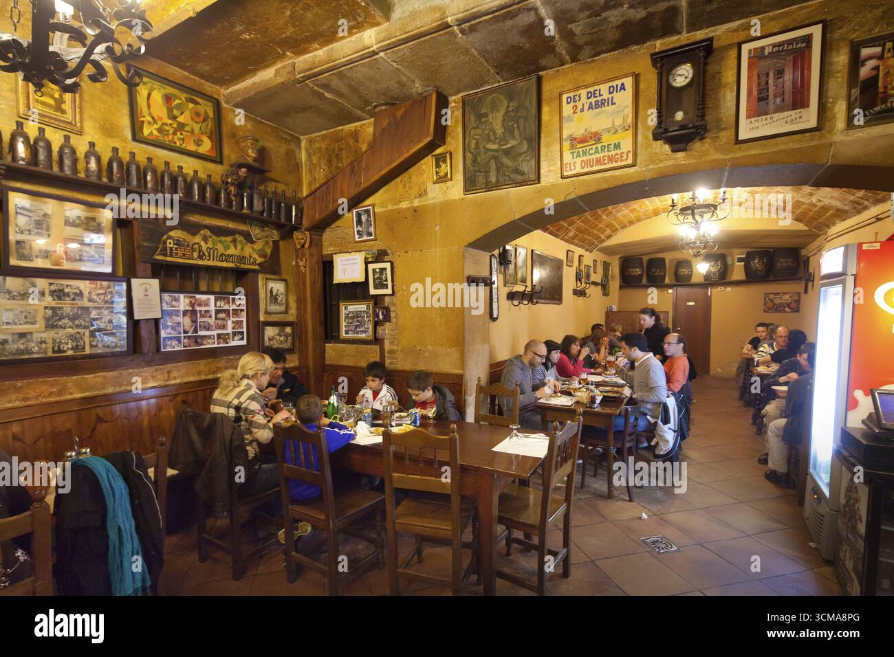 Tapas Bar in Barcelona, Barcelona, Stadtbesichtigung, Tourismus, Katalonien, Spanien, Europa, Europa, Stadtbesichtigung, Katalonien, Stadttourismus, Stadtrundfahrt durch Tourismus Stockfoto