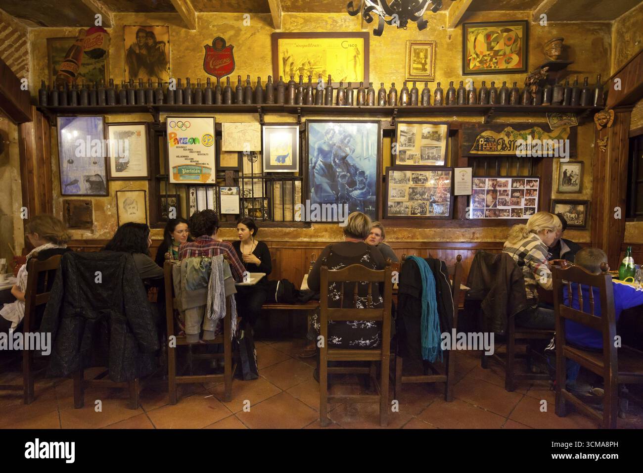 Tapas Bar in Barcelona, Barcelona, Stadtbesichtigung, Tourismus, Katalonien, Spanien, Europa, Europa, Stadtbesichtigung, Katalonien, Stadttourismus, Stadtrundfahrt durch Tourismus Stockfoto