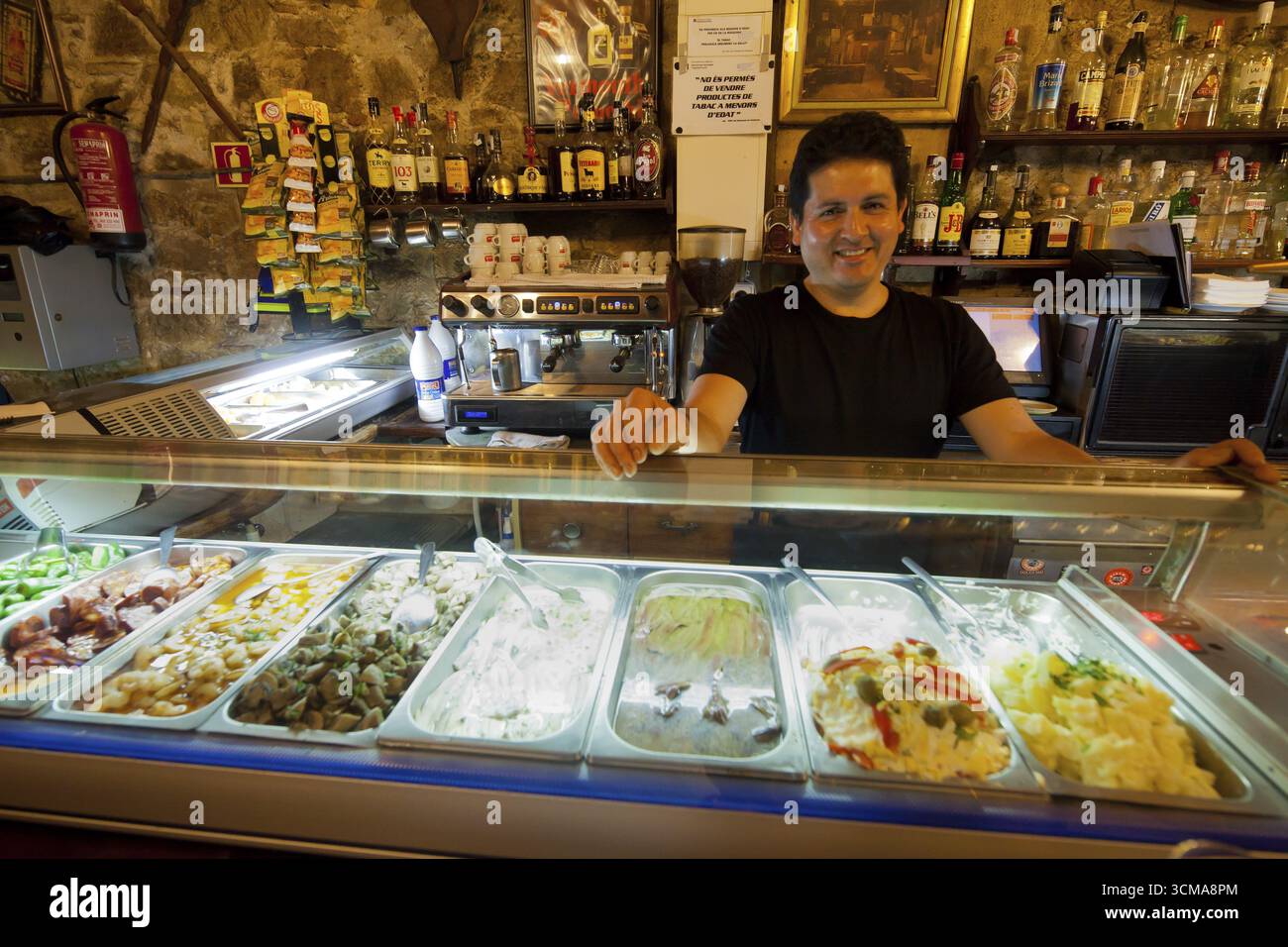 Tapas Bar, Tapas Bar in Barcelona, Barcelona, Stadtbesichtigung, Tourismus, Katalonien, Spanien, Europa, Europa, Stadtbesichtigung, Katalonien, Stadttourismus, Tourismusstadt nach Stockfoto