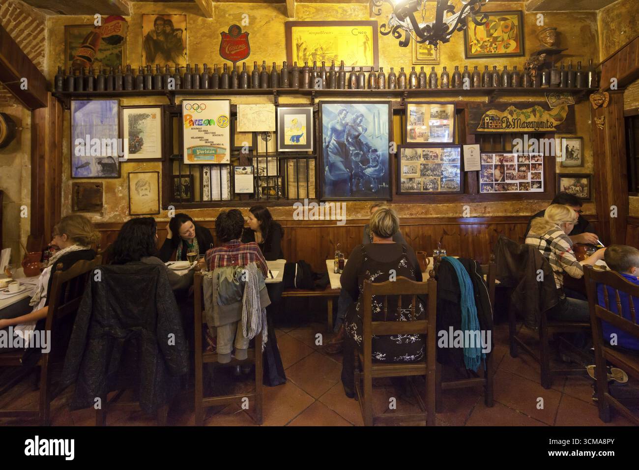 Tapas Bar in Barcelona, Barcelona, Stadtbesichtigung, Tourismus, Katalonien, Spanien, Europa, Europa, Stadtbesichtigung, Katalonien, Stadttourismus, Stadtrundfahrt durch Tourismus Stockfoto