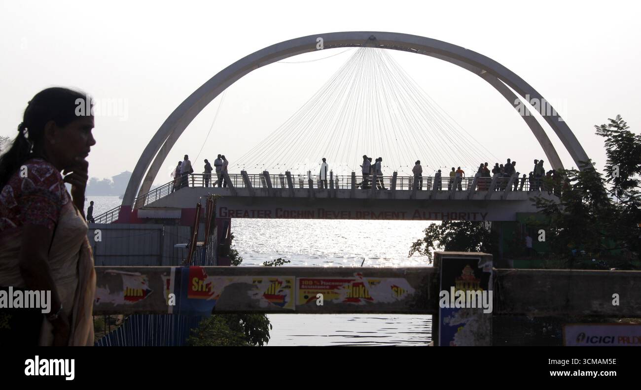 Brücke, Wahrzeichen, Straßenszenen, Cochin, Kochi, Kerala, Indien, Asien, Foto: Hans Blossey 13.02.2010, Ernakulam, IND, Ochanathuruthu Stockfoto